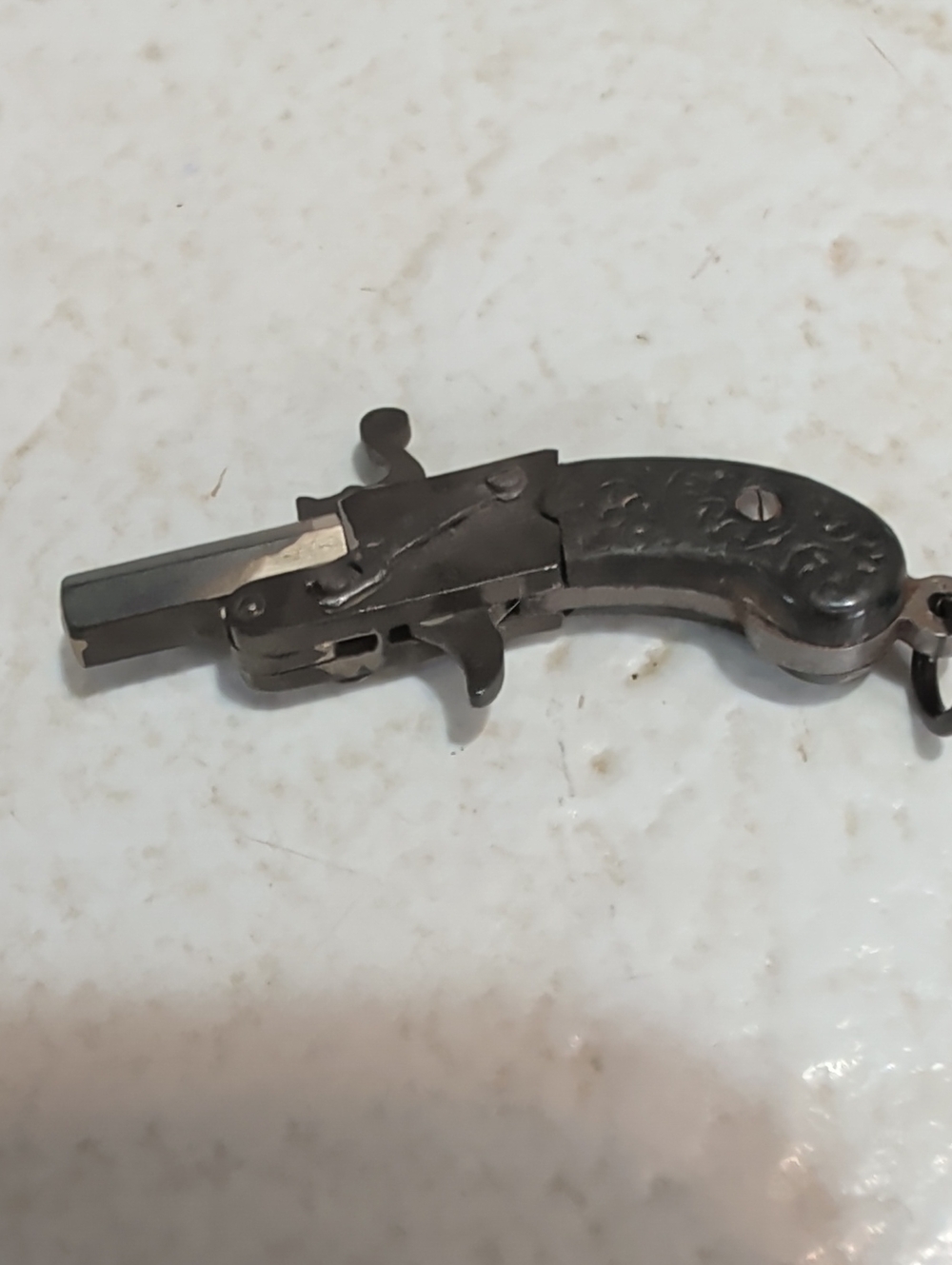 Antique-Style Men’s Keychain Mini Pistol - Black